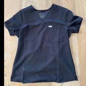 FIGS Black woman’s Shirt size small barely worn